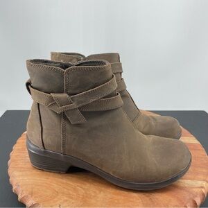 Clarks Angie Spice Boots brown leather Sz 7 15260 tie detail